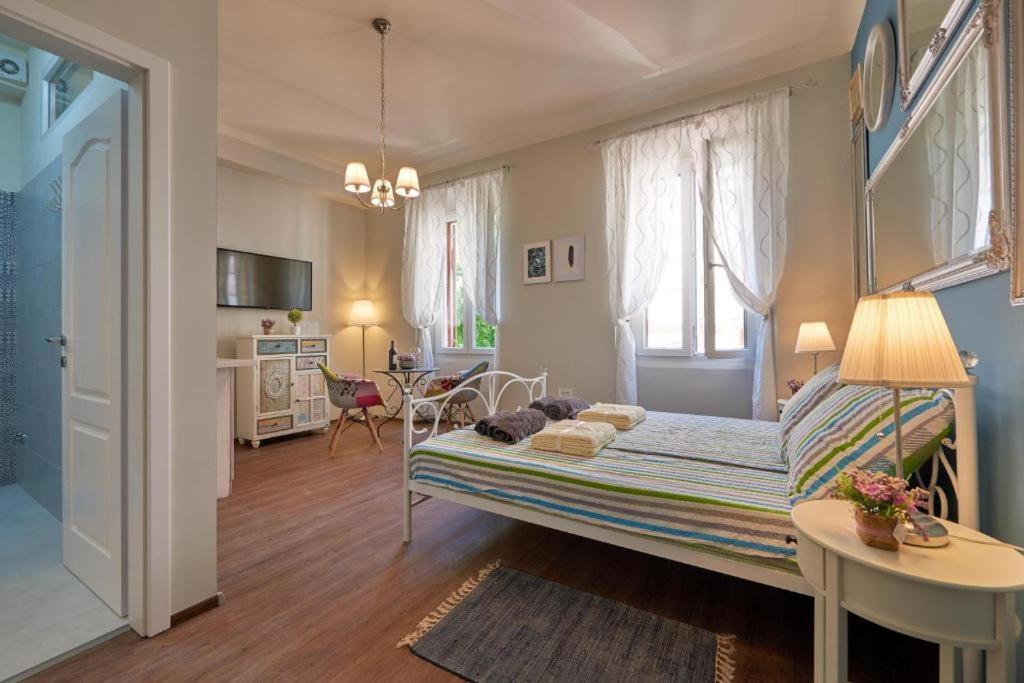 Old City Romantic Studios 2 Pula Buitenkant foto